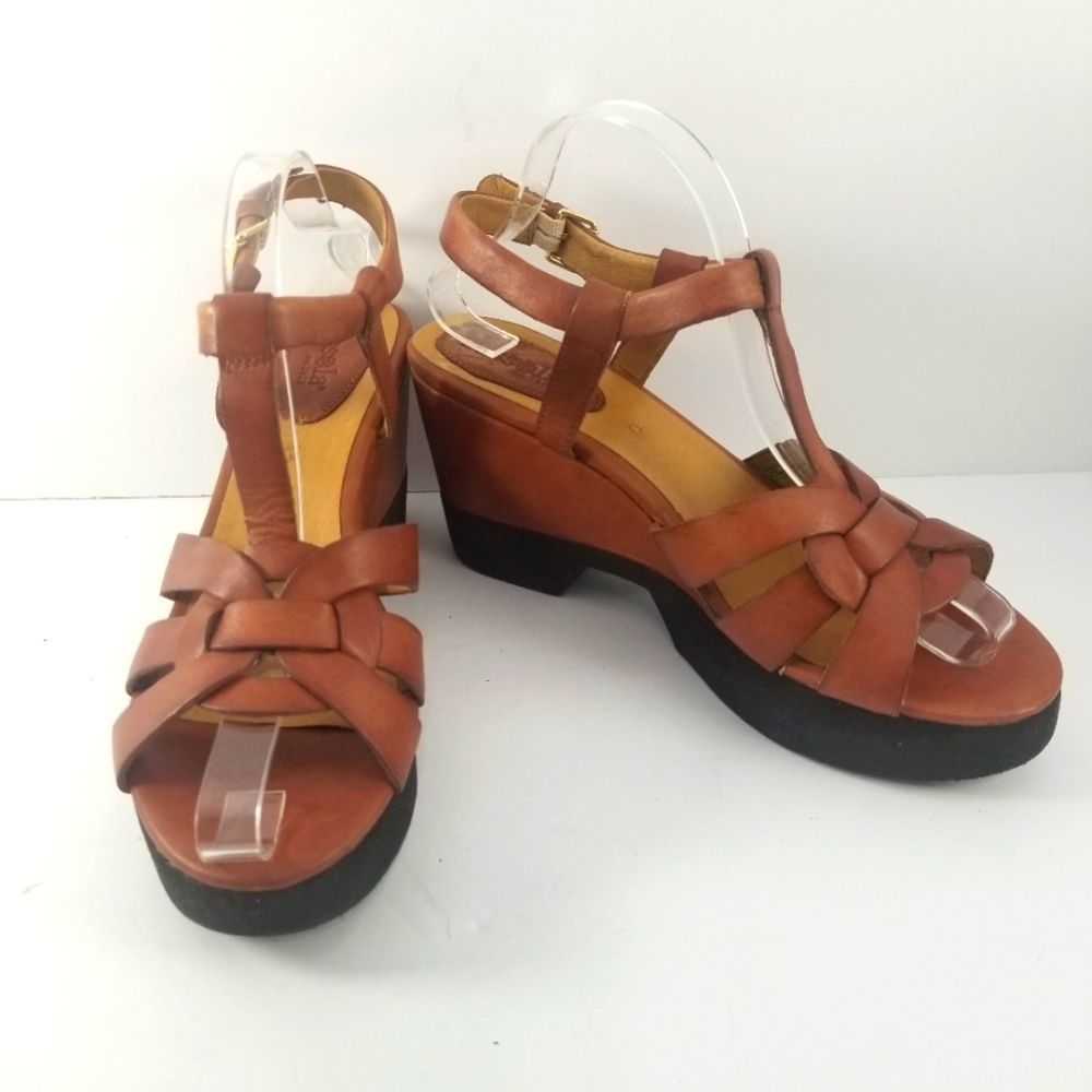 BUSSOLA Wedge/Platform Sandals SIZE 9.5M. ‎ S784